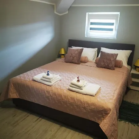 לינה וארוחת בוקר Kod Dzimija 3*