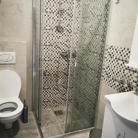 Kod Dzimija לינה וארוחת בוקר 3*