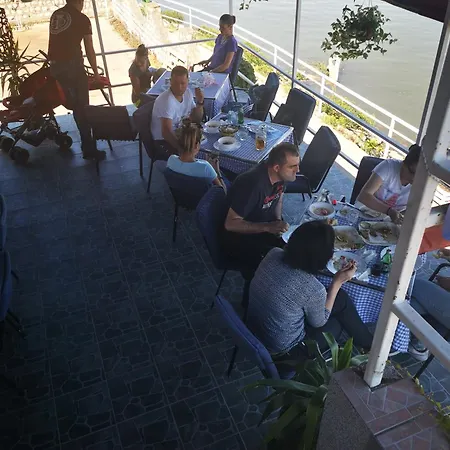 Kod Dzimija לינה וארוחת בוקר 3*